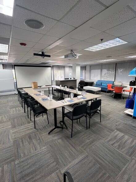 More Photos Of 1751 Mound St, Sarasota Office For Lease