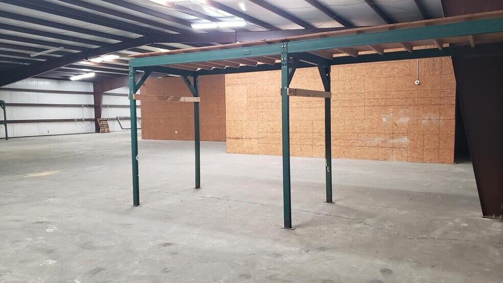 More Photos Of 616 S Broadway St, Mccomb Freestanding For Sale