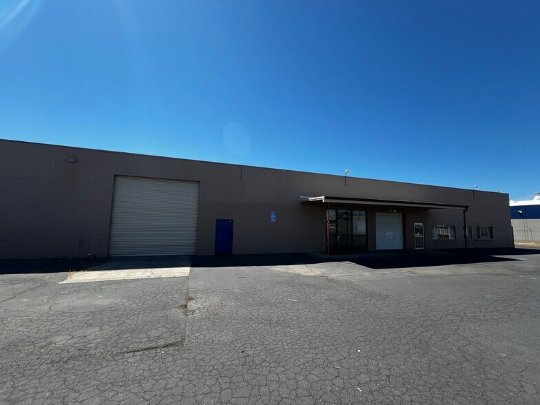 More Photos Of 860 Commerce St, Redding Warehouse For Lease