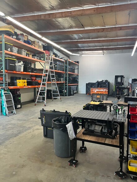 More Photos Of 16115 Valerio St, Van Nuys Warehouse For Lease