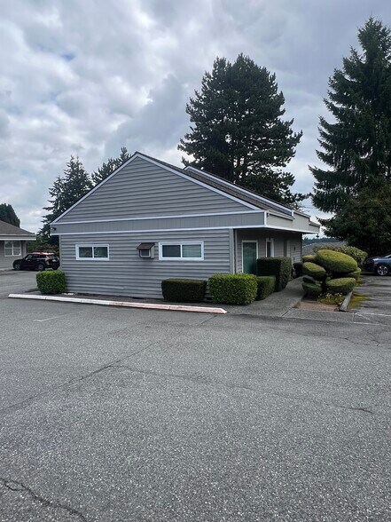 More Photos Of 821-827 128th St SW, Everett Medical For Lease