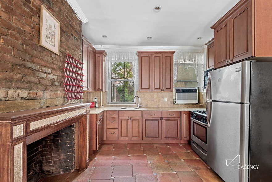 More Photos Of 94 Greenwich Ave, New York Apartments For Sale