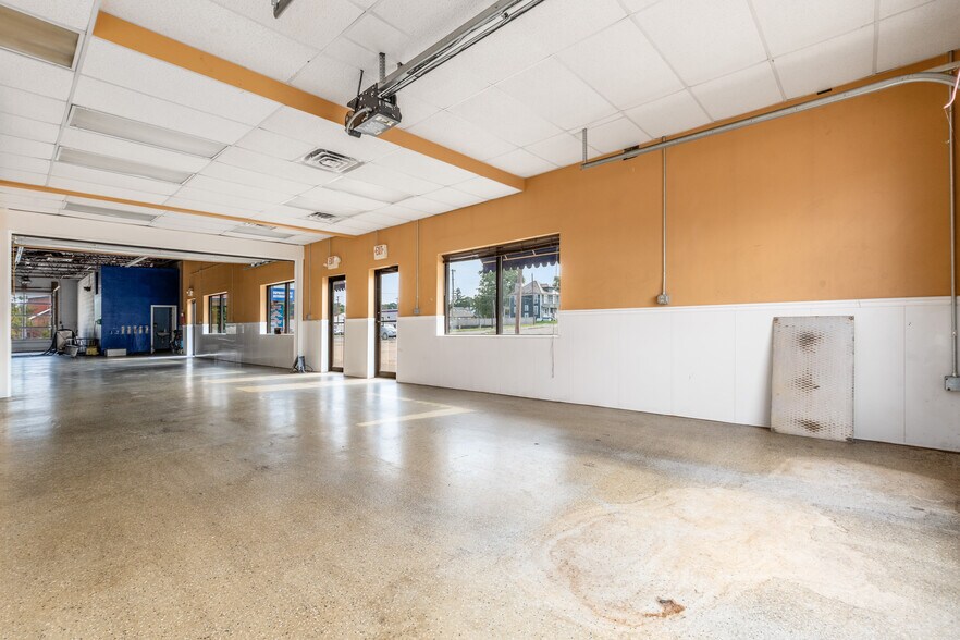 More Photos Of 2415 Maple Ave, Zanesville General Retail For Sale