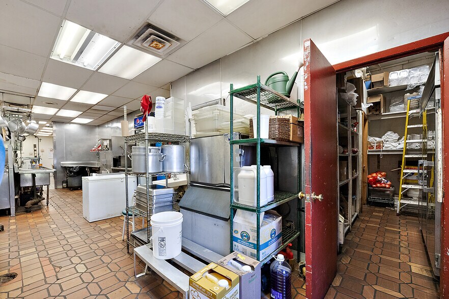 More Photos Of 37116 S Groesbeck Hwy, Clinton Township Restaurant For Sale