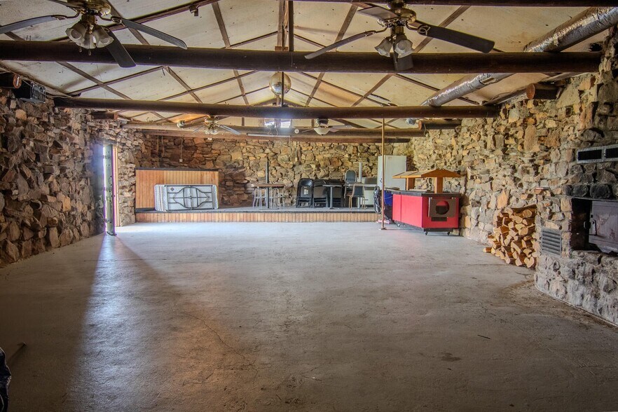 More Photos Of 18400 E B Hwy, Sheldon Flex For Sale