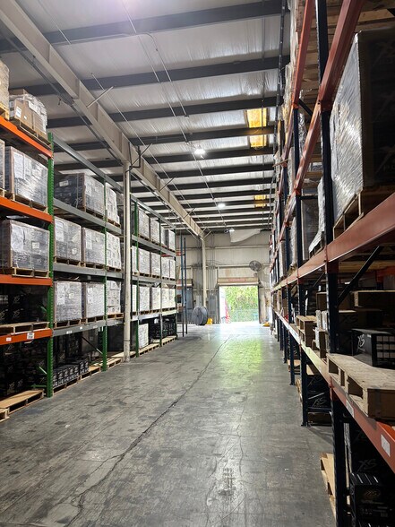 More Photos Of 2847 John Deere Dr, Knoxville Light Distribution For Lease