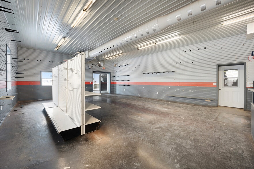 More Photos Of 20600 Hwy 2, Tilbury Auto Dealership For Sale