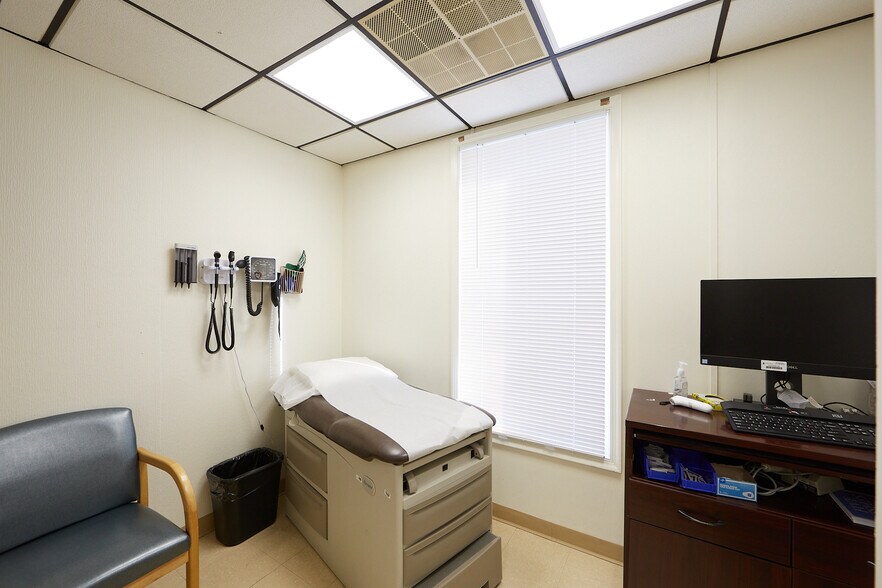 More Photos Of 2792 Egypt Rd, Audubon Medical For Lease