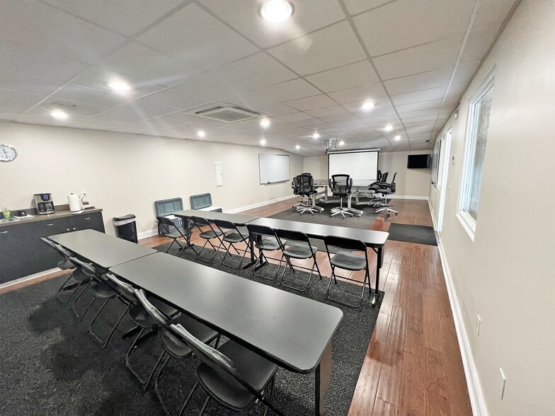 More Photos Of 3567 Meeting Street Rd, North Charleston Unknown For Lease