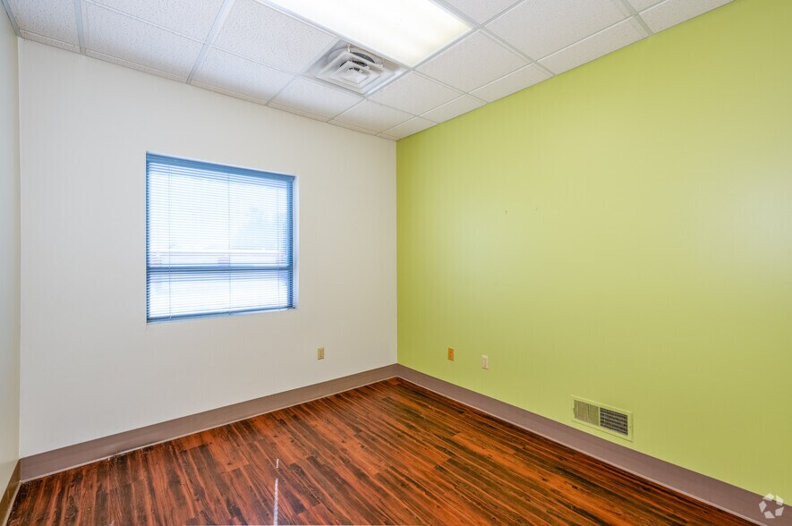 More Photos Of 30 Benefit St, Warwick Medical For Sale