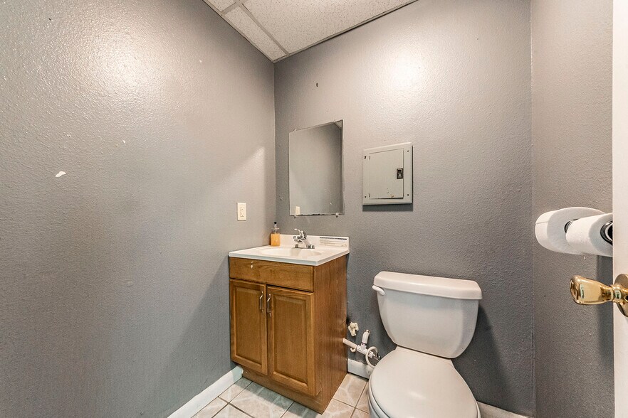 More Photos Of 6756 Masters Rd, Manvel Office For Lease