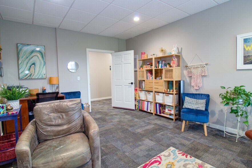 More Photos Of 5308 Parklane Pl, Kearney Office For Sale