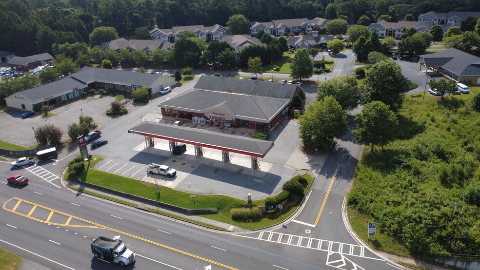 More Photos Of 5698-5702 Highway 20, Cartersville Service Station For Lease