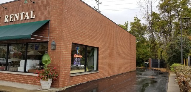 More Photos Of 870 Sheridan Rd, Highwood Storefront Retail Office For Sale