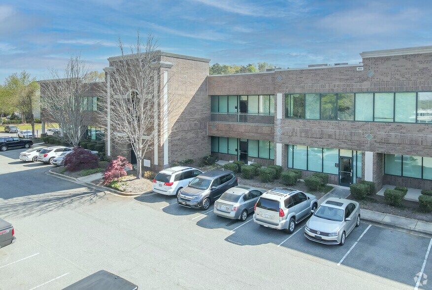 More Photos Of 416 Mccullough Dr, Charlotte Office For Lease