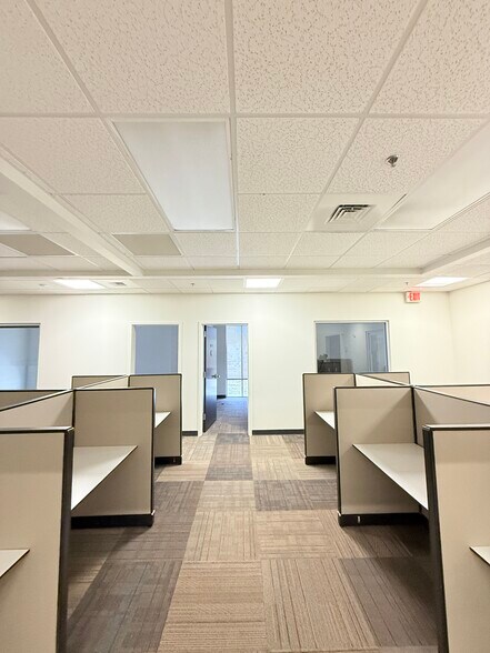 More Photos Of 5402 W Laurel St, Tampa Loft Creative Space For Lease