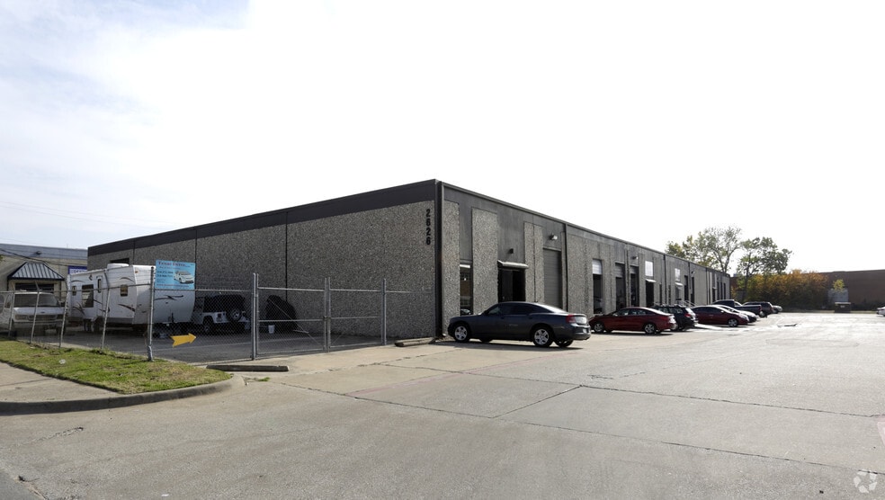 Primary Photo Of 2626 Manana Dr, Dallas Light Distribution For Lease