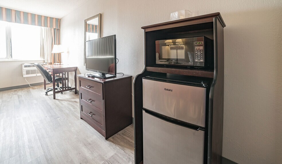More Photos Of 325 Main St, Keokuk Hotel For Sale
