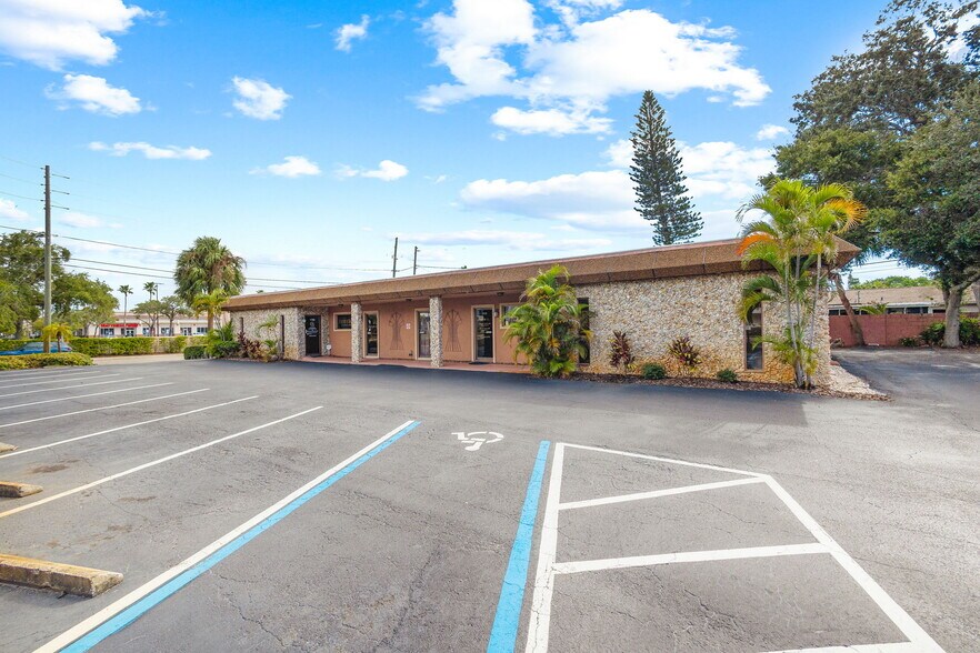 More Photos Of 1701 66th St N, Saint Petersburg Medical For Sale