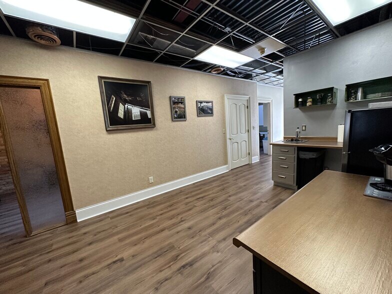 More Photos Of 215 N Washington St, Green Bay Loft Creative Space For Sale