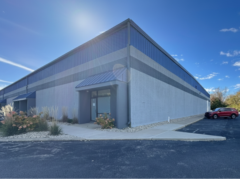 Primary Photo Of 3700 Parkway Ln, Hilliard Warehouse For Lease