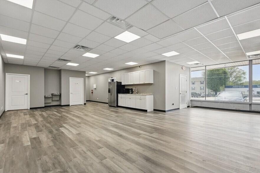 More Photos Of 581 E Cherry St, Troy Freestanding For Sale