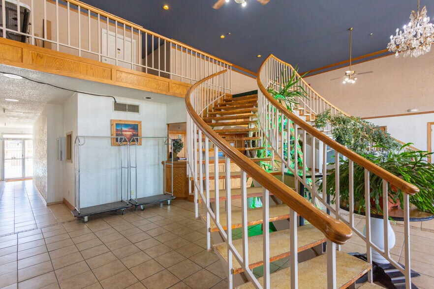 More Photos Of 2803 W 2nd St, Roswell Hotel For Sale