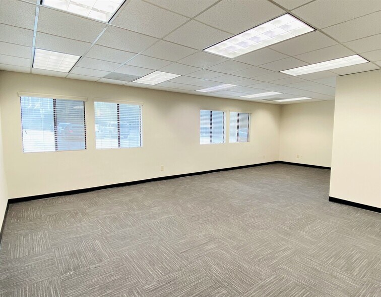 More Photos Of 20665 4th St, Saratoga Loft Creative Space For Lease