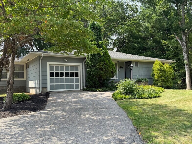 Primary Photo Of 510 Thacher St, Attleboro Medical For Sale
