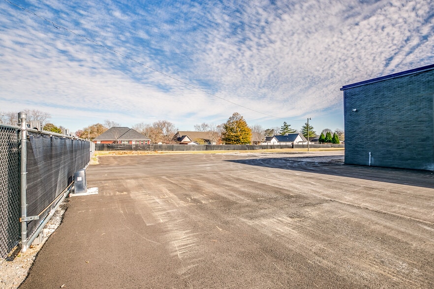 More Photos Of 500 1st Ave, Mount Pleasant Manufacturing For Lease