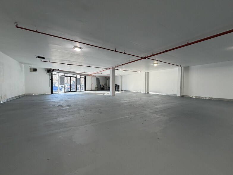 More Photos Of 494 Manhattan Ave, Brooklyn Apartments For Lease