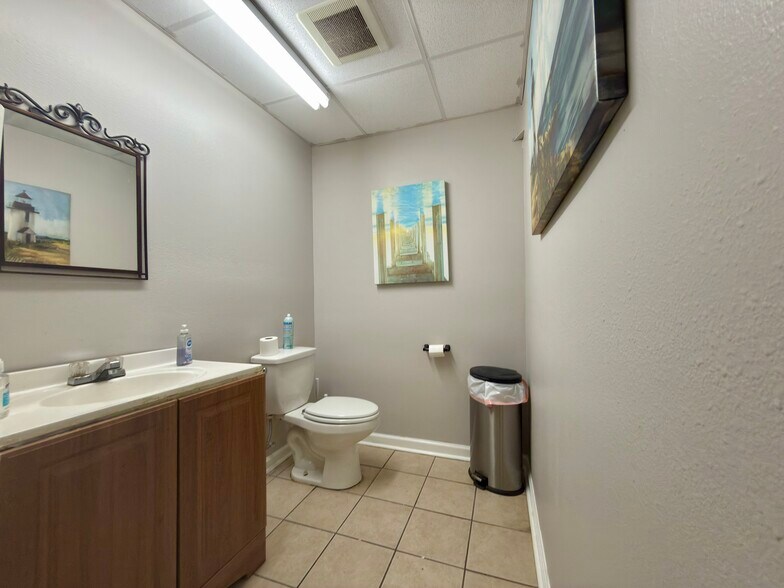 More Photos Of 4400 Poche Ct W, New Orleans Light Manufacturing For Sale