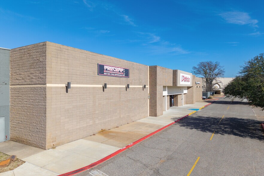 More Photos Of 3520 McCann Rd, Longview Department Store For Lease