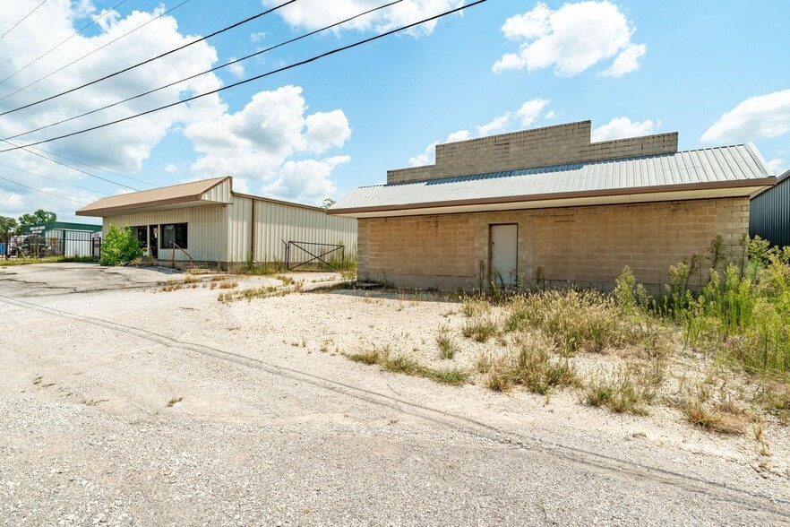 More Photos Of 1208 E Washington St, Stephenville Industrial For Sale