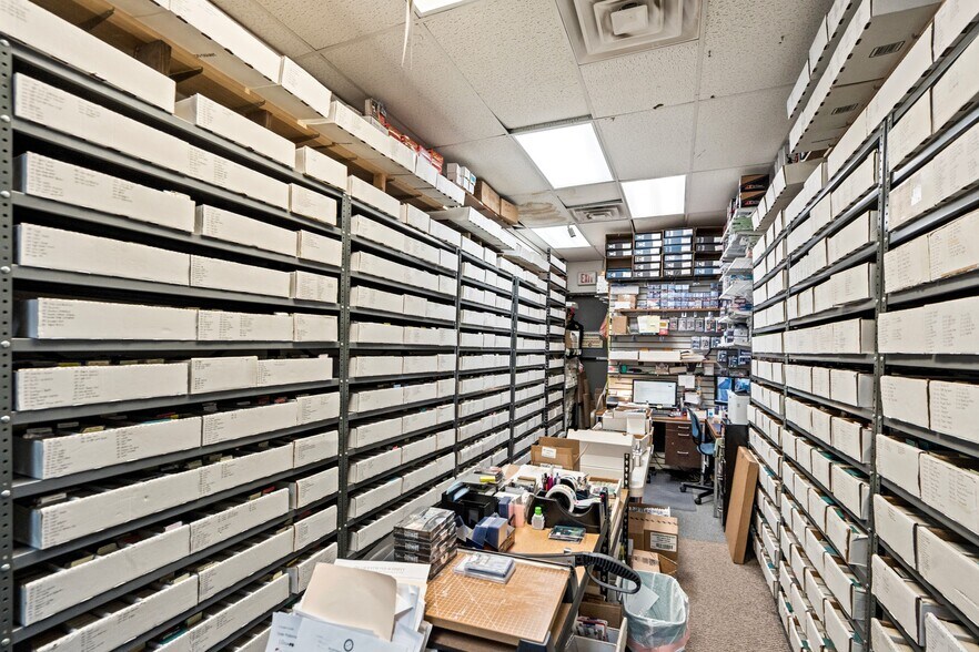 More Photos Of 9 Atlantic Ave, Lynbrook General Retail For Lease