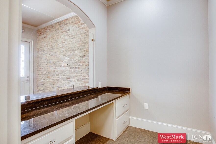 More Photos Of 2507 79th St, Lubbock Medical For Lease
