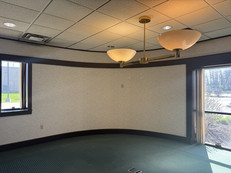 More Photos Of 1818-1820 N Coliseum Blvd, Fort Wayne General Retail For Lease