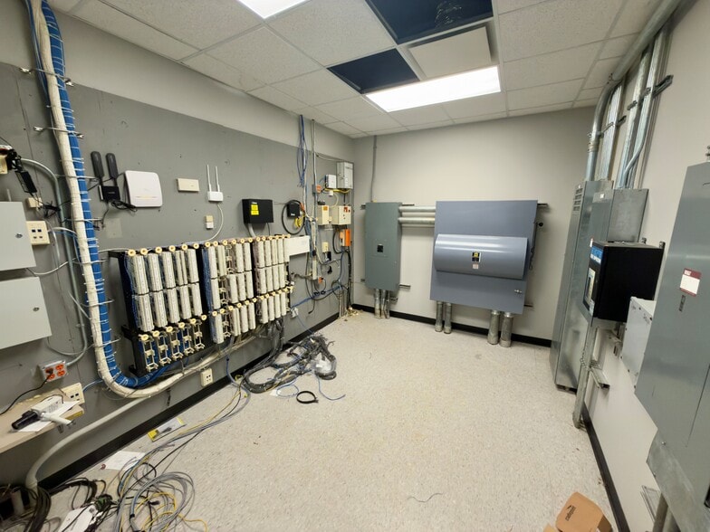 More Photos Of 5061 N 12th Ave, Pensacola Bank For Lease