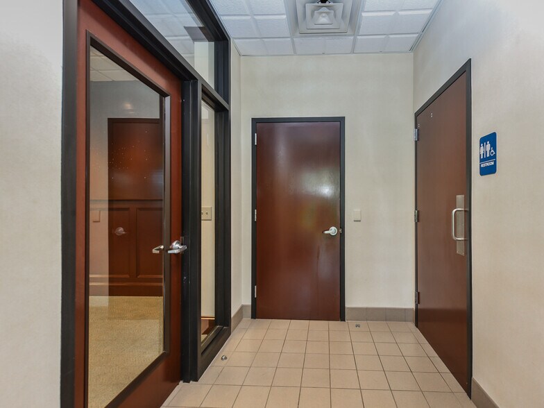More Photos Of 5104 Western Blvd, Raleigh Office For Lease