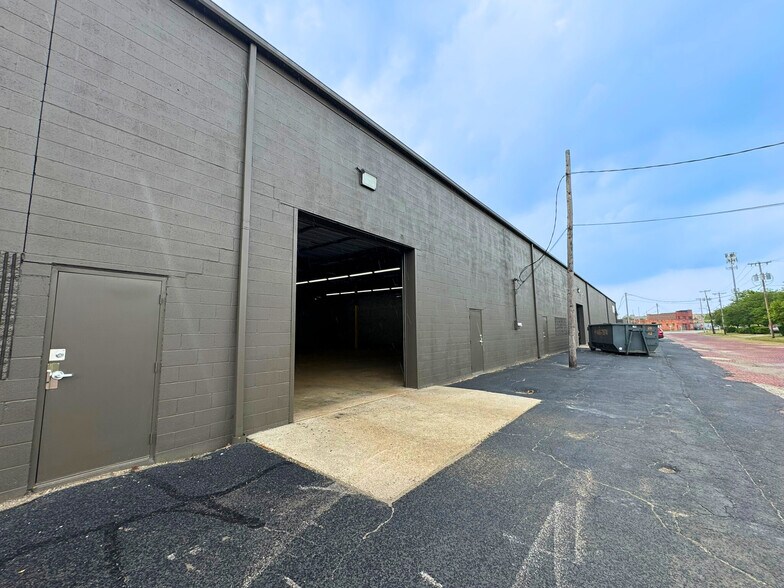 More Photos Of 1120 Cherry St, Toledo Warehouse For Lease