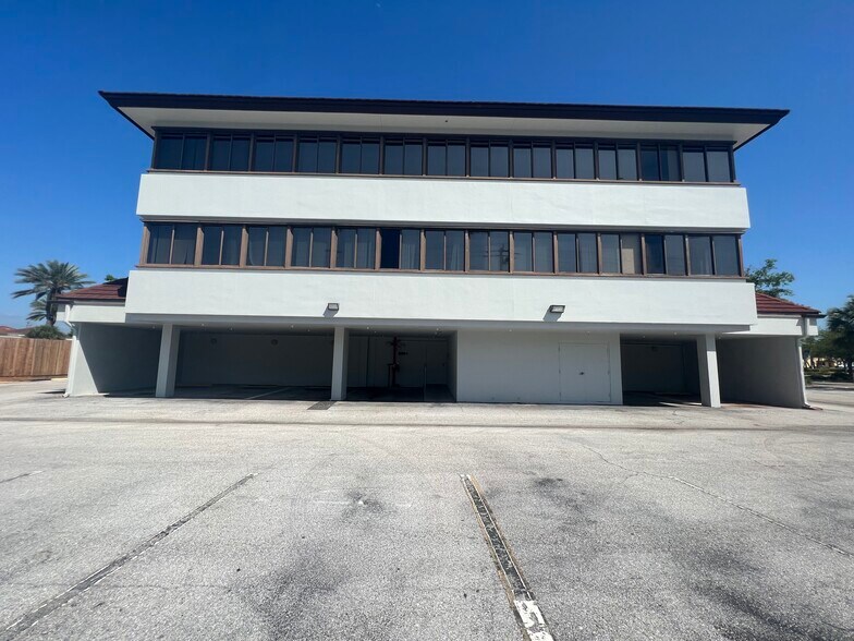 More Photos Of 420 Tamiami Trl S, Venice Medical For Sale