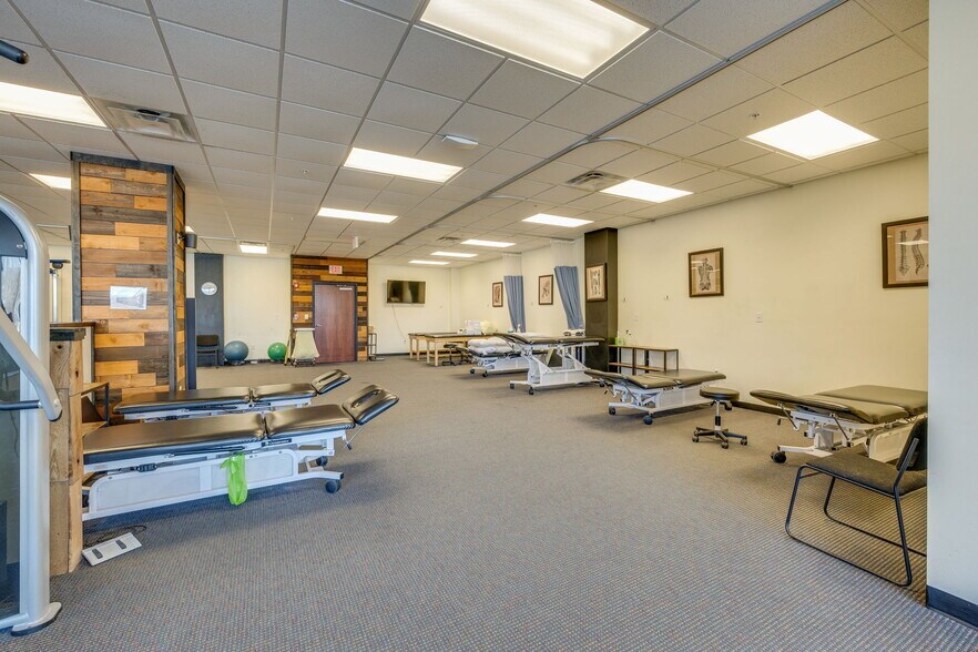 More Photos Of 400-444 Clinchfield St, Kingsport Medical For Sale