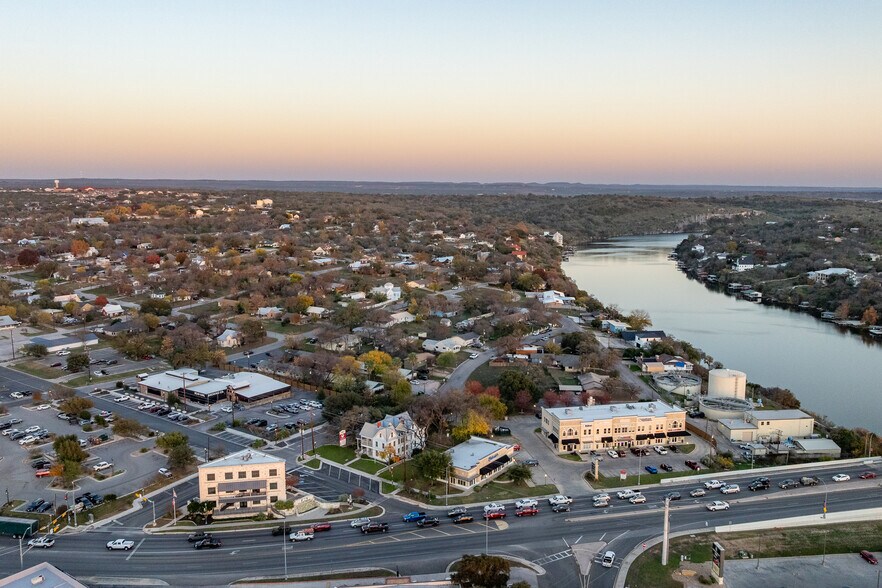 More Photos Of 119 Avenue G, Marble Falls Office For Sale