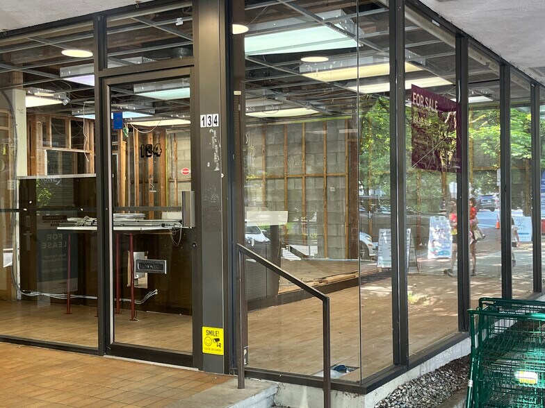 More Photos Of 132 14th St E, North Vancouver Office For Sale