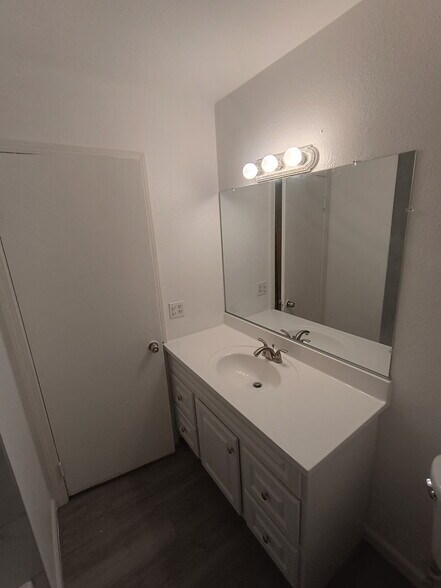 More Photos Of 3345 E Fairmont Ave, Fresno Apartments For Sale