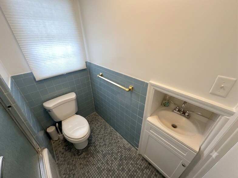 More Photos Of 918 Central Ave, Woodmere Office Residential For Lease
