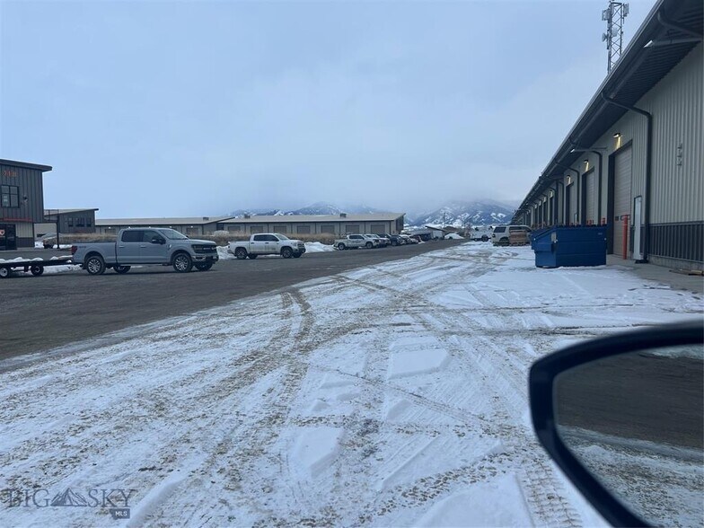 More Photos Of 119 Gold Miner Ln, Belgrade Flex For Lease