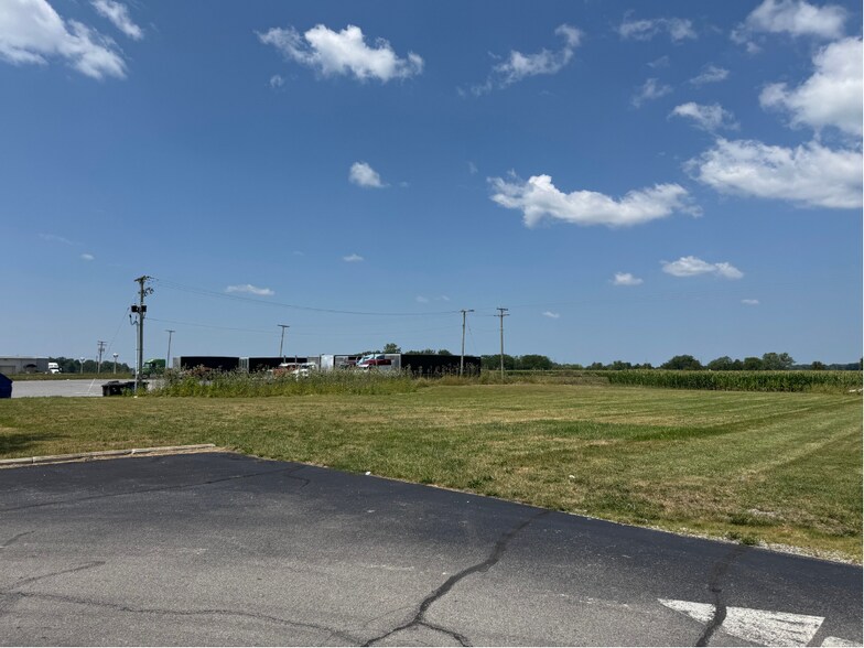 More Photos Of 521 W Main St, Butler Flex For Sale