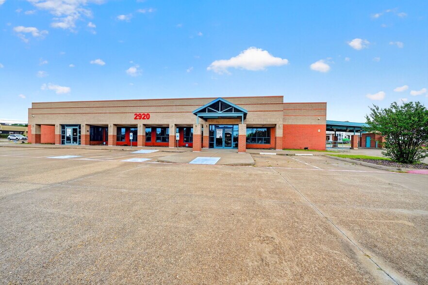 More Photos Of 2920 Motley Dr, Mesquite Medical For Lease