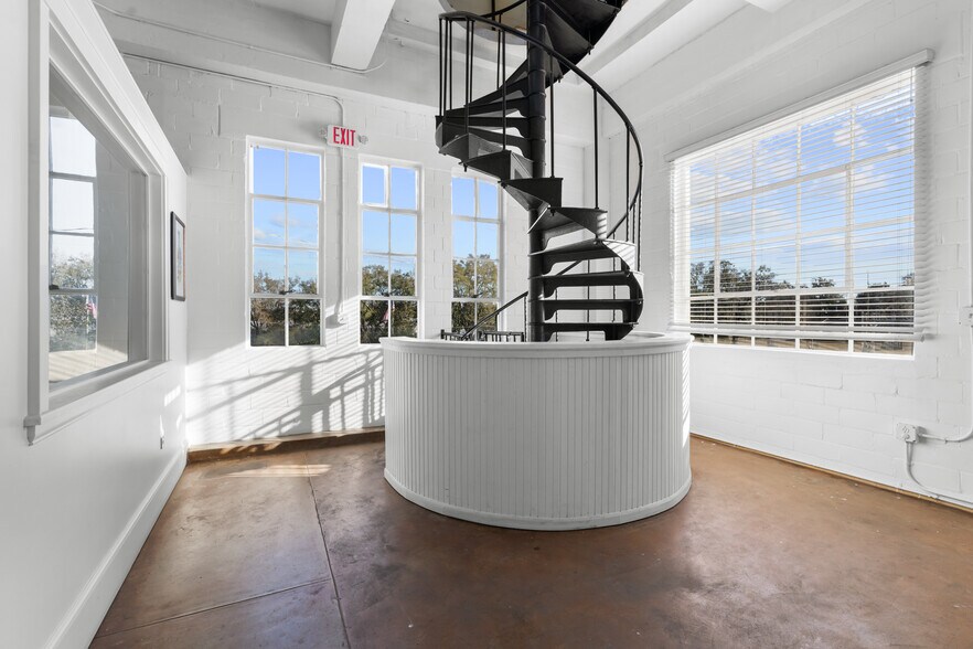 More Photos Of 939 N Magnolia Ave, Ocala Freestanding For Sale